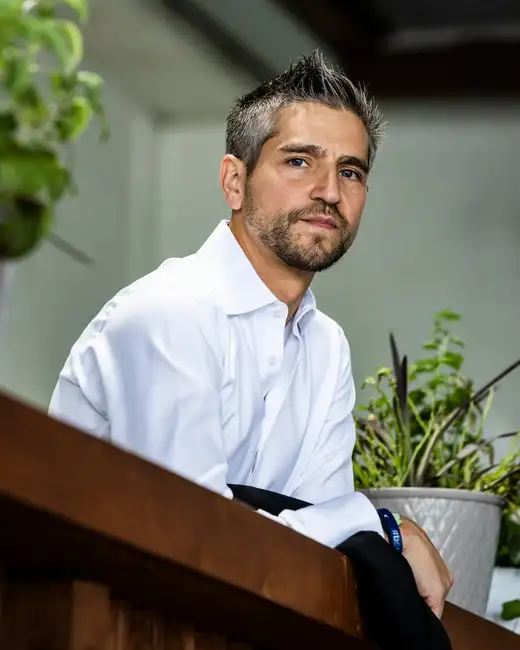 从“暗网毒枭”到加密货币企业家：丝路2.0创始人Blake Benthall的十年赎罪之路 