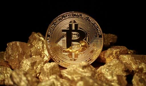 比特币仍面临下行压力，投资者更倾向于黄金作为避险资产