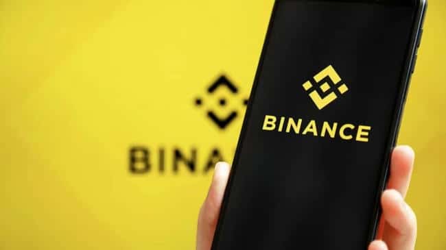 币安松绑员工炒币限制？每年限额5000美元，社群热议不断！