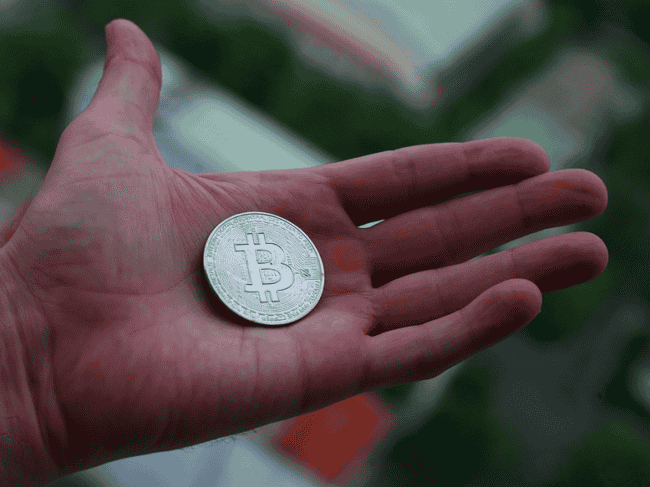 比特币抢案：算不算抢劫罪？法律专家深度解析！