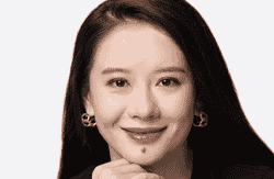 何一：从煤油灯到加密女王，她的逆袭与帝国保卫战