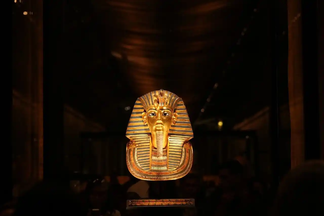 黄金暴涨突破4400美元！央行疯狂囤金背后：普通人现在入场会成接盘侠吗？