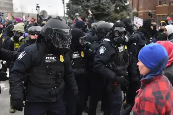 为何全球资产狂欢，唯独币圈在「寒冬」？