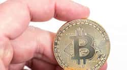 BTC暴跌10%破9万大关!牛市暂停,抄底还是逃命?今晚全币圈无眠!