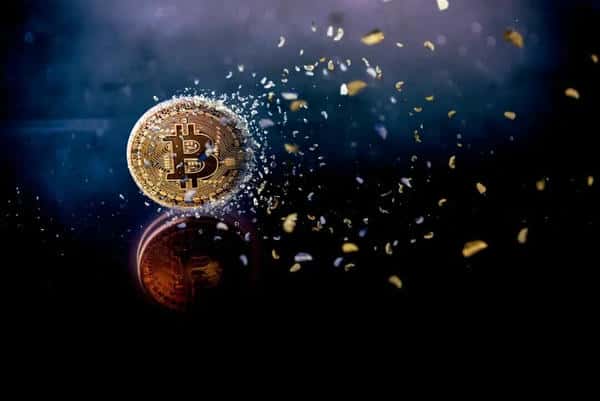 比特币女王卷款402亿潜逃8年：暴涨12倍后12.8万受害者血汗钱还能追回吗？