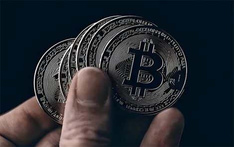 2026开年币市狂飙:比特币破9.1万、以太坊冲3150,警惕多头陷阱!