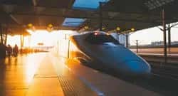 比特币暴跌至7.7万美元！42万投资者血亏180亿，币圈神话破灭？