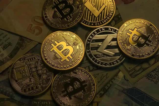 比特币68000生死线！美伊冲突叠加ADP数据引爆加密市场，今夜或将变盘