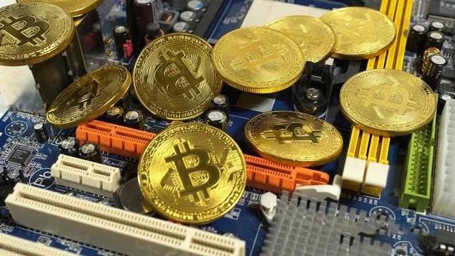 全球不确定性下,黄金与比特币齐涨,资本为何强力买入比特币?