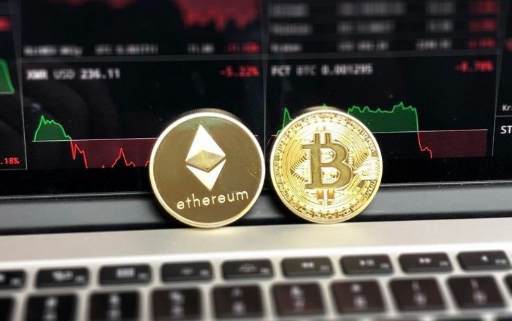 比特币逼近十万美元大关,市场狂热与回调风险并存