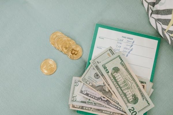 比特币短线弱势与阿根廷总统发币事件影响分析