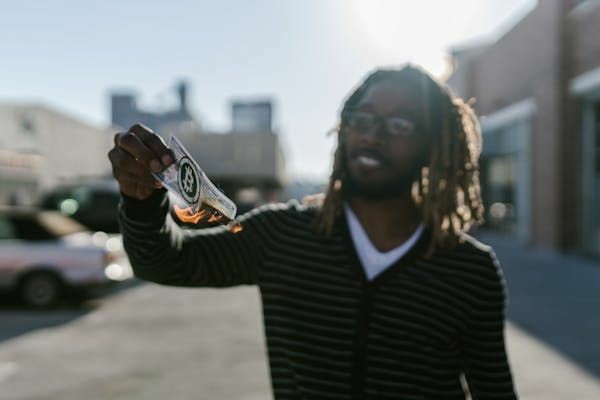 美联储降息前夕狗狗币暴涨4%突破关键支撑位!2026年目标价0.4美元三大催化剂解析