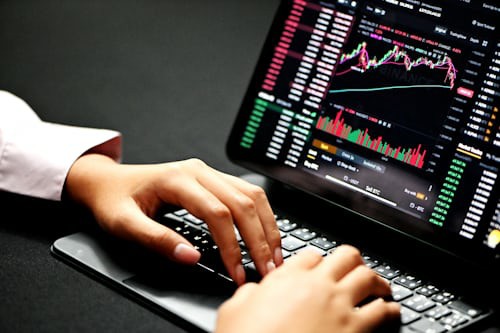 比特币飙升:冲击10万美元大关