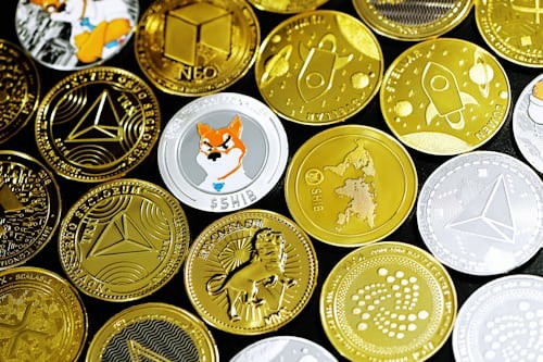 比特币独立上涨,山寨币普遍下跌:市场分化背后的逻辑与策略