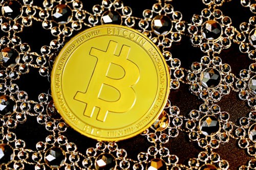GMX 代币持有量波动与市场情绪变化分析