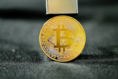 PEPE价格走势分析:支撑位稳固或迎来短期反弹?