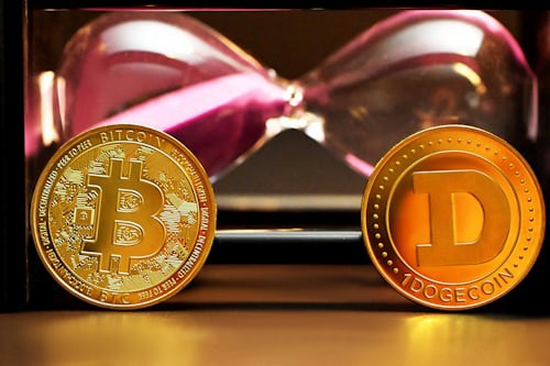 比特币价格走势分析：看涨与看跌情景的关键支撑与阻力位