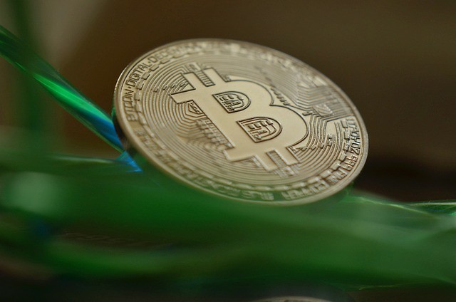 XRP、SOL暴跌14%!加密市场多头遭遇重创,8亿美元遭清算
