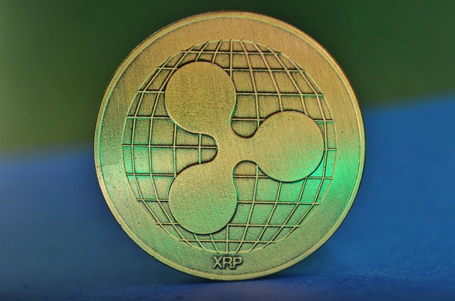 以太坊(ETH)今日行情：神秘大户囤币7.3万枚VS鲸鱼割肉888万美元，技术面解析与操作建议(2025年10月18日)