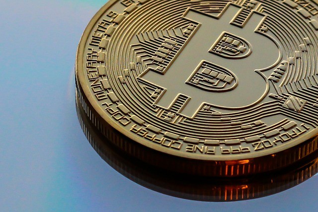 比特币晚盘大幅波动,向上突破或预示牛市来临