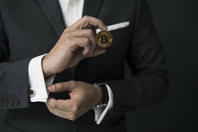 比特币剧烈震荡后走势待观察:政府抛售黑天鹅事件与特朗普加密政策利好并存