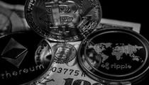 比特币单日暴跌超25%跌破8.1万美元 三大黑天鹅致17万人爆仓